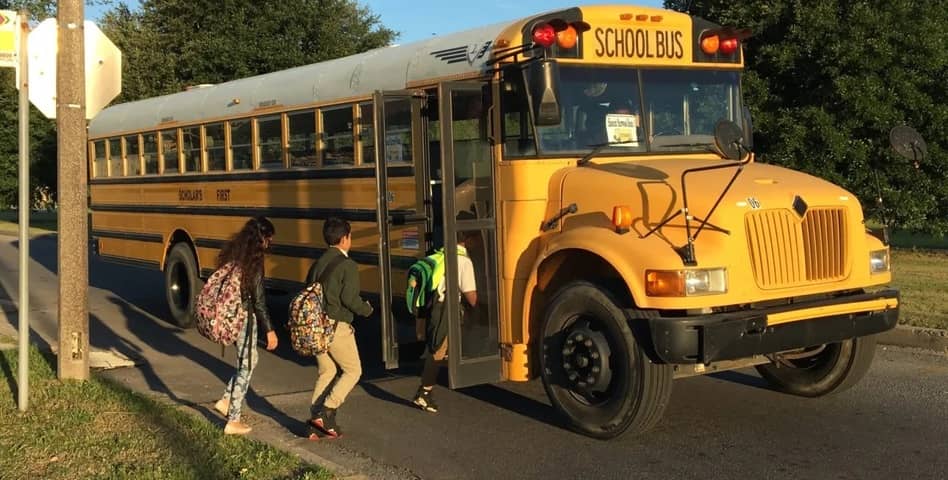 Cómo pagar un ticket de bus escolar